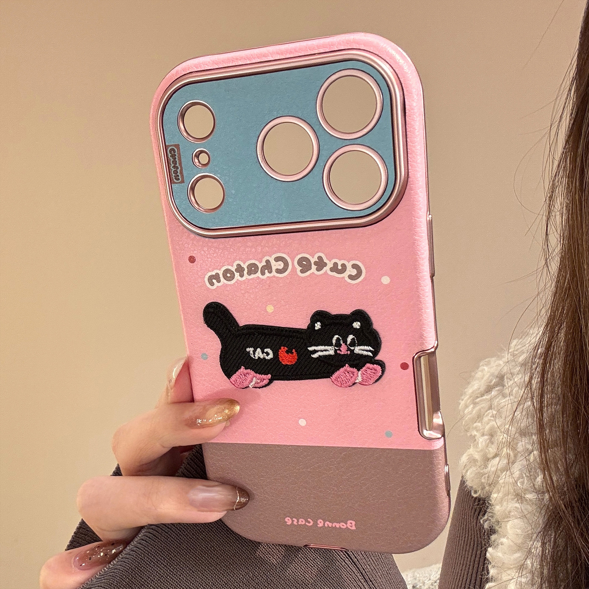 Embroidered Cat And Puppy Phone Case In Colorful Leather With A Mirror Finish