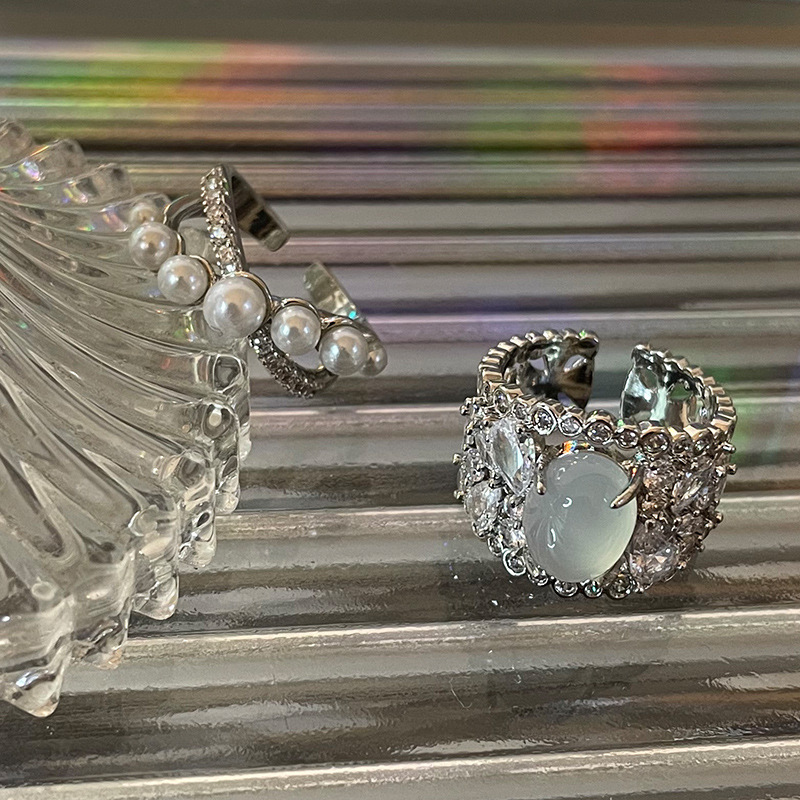 High-grade Zircon Open-end Pearl Ring