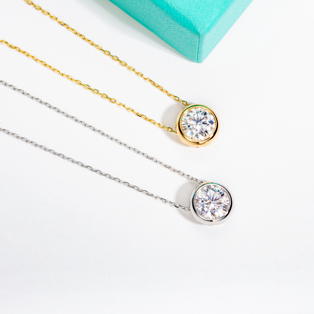 Light-luxury Hollowed-out Moissanite Stud Earrings And Necklace Set