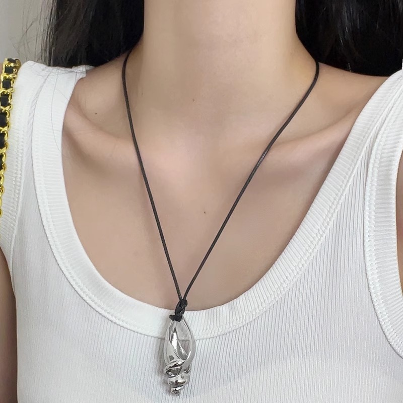 New Retro Metal Conch Shell-Shaped Pendant Long Necklace For Women