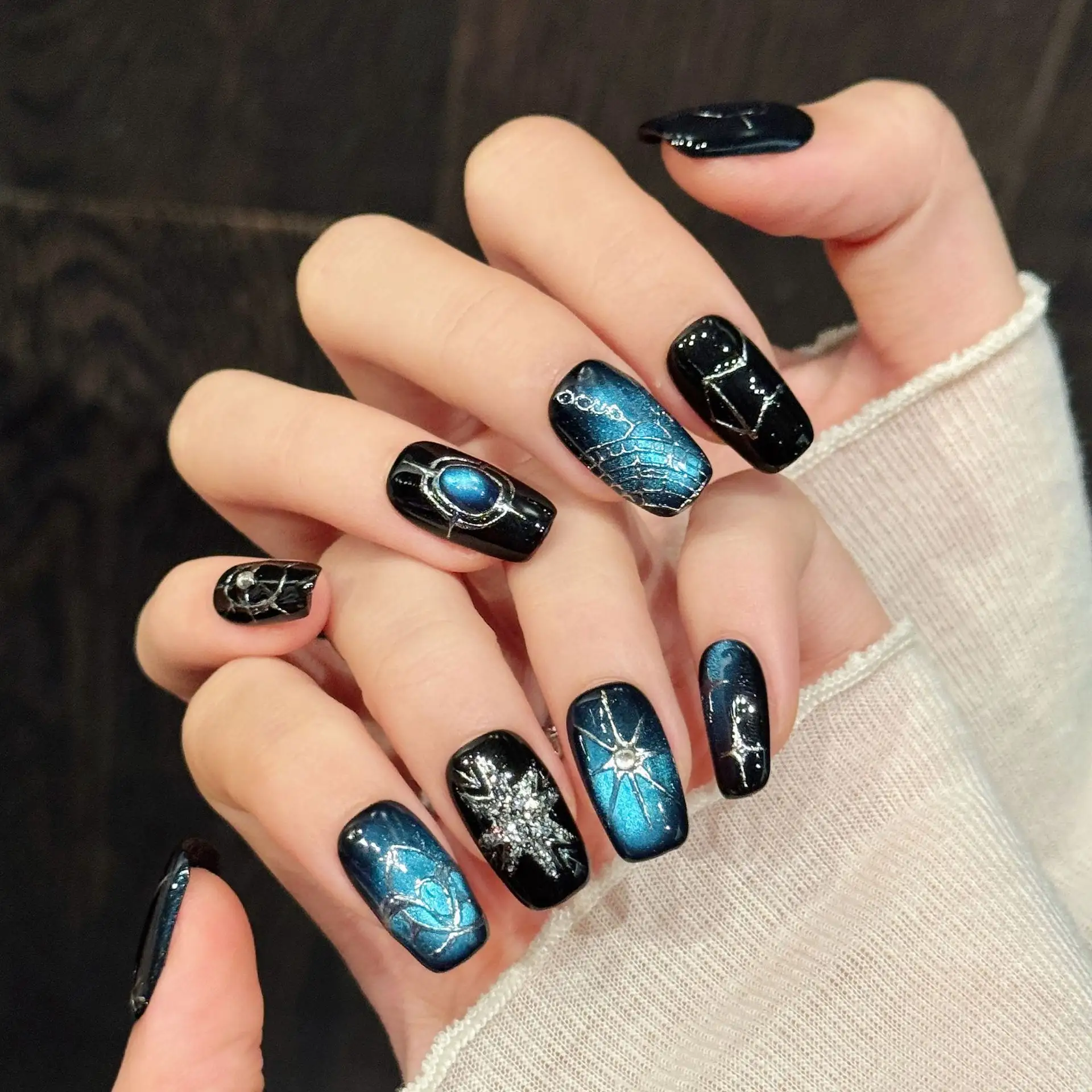 Wearable Nails Dark-themed Deep Blue Cat-eye Nail