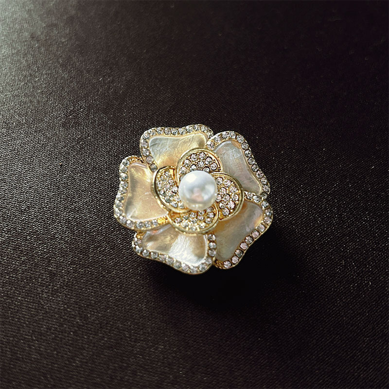 Camellia Pearl Brooch, picture 4 of 5