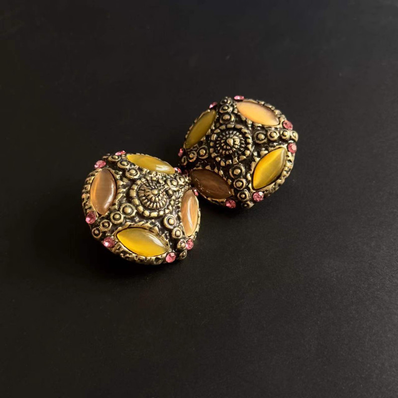 Building Semolin Gold Round Decorative Stud Earrings