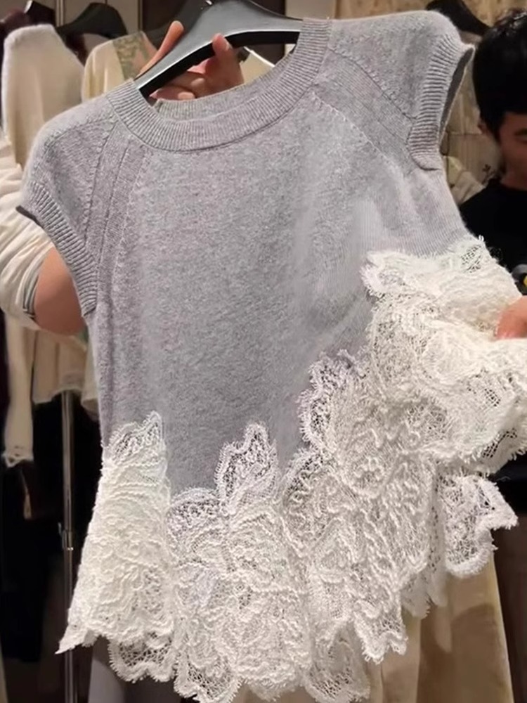 Contrast-color Lace-trimmed Hem Drop-shoulder Knit Top 19 e7ebbcdd 0224 4a7f 8b4e 1ecb1e31199e