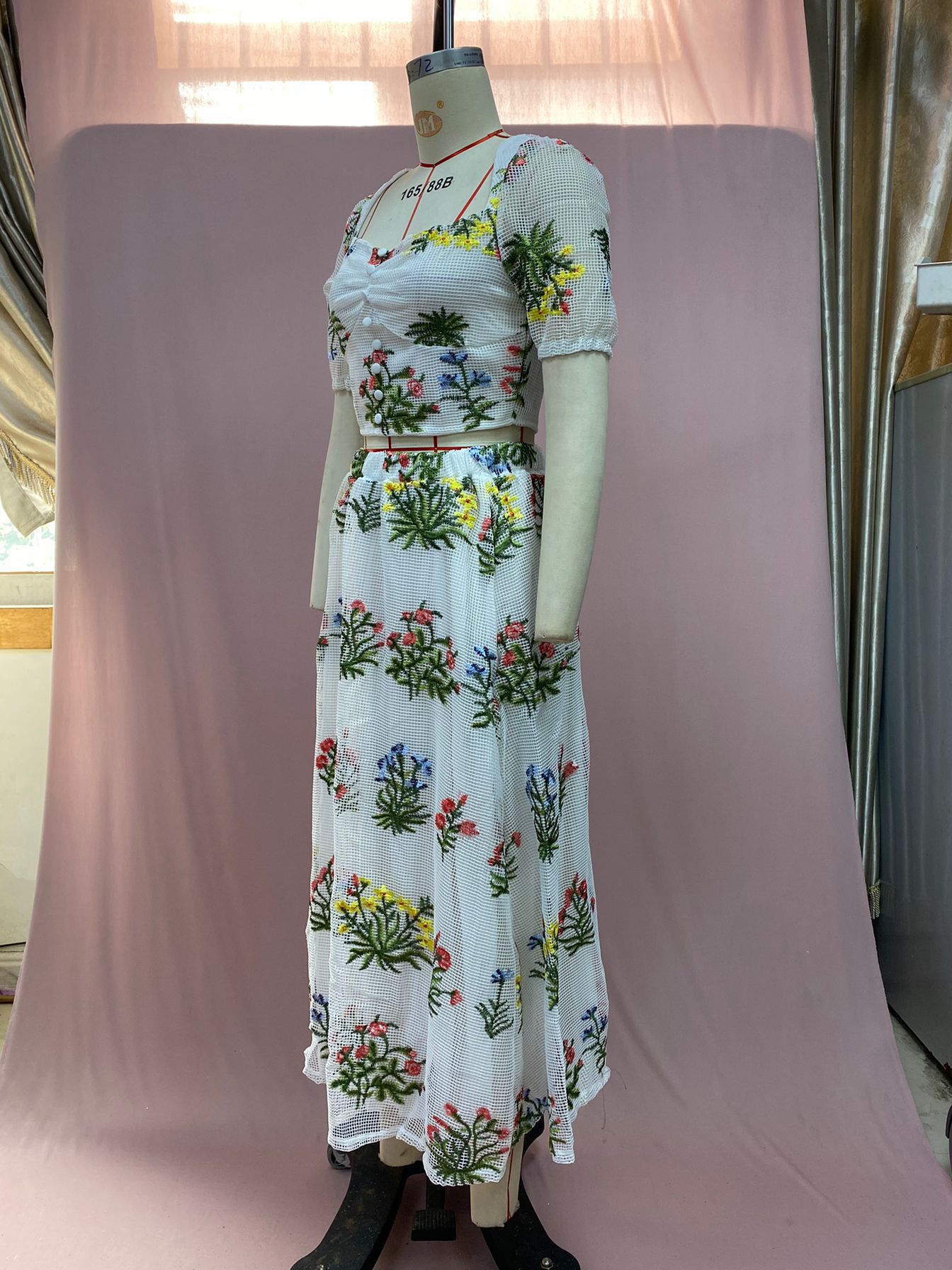 Women's Fitted Waist Backless Embroidered Skirt Two-piece Set