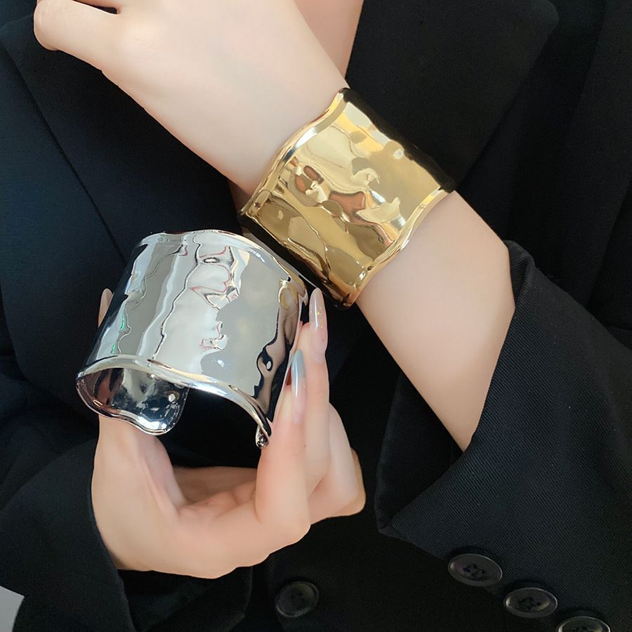 Womens Stylish Minimalist Round Open Bracelet