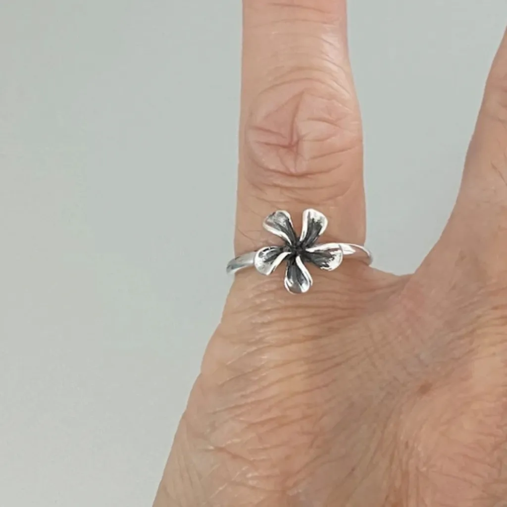 Vintage Design Cute Mini Flower Distressed Ring - Antique Silver