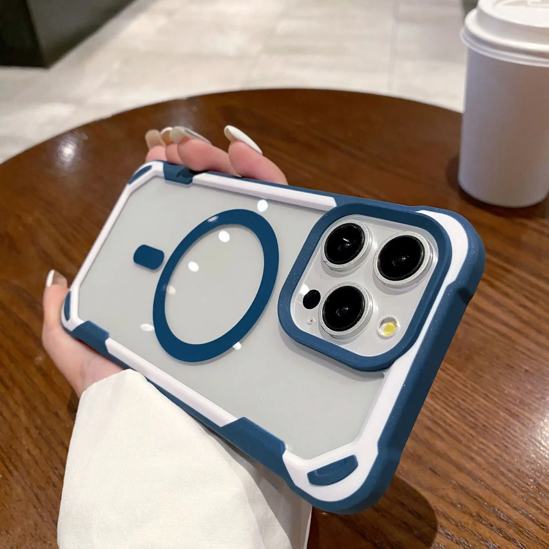 New Simple Two-color Universal Magnetic Phone Case