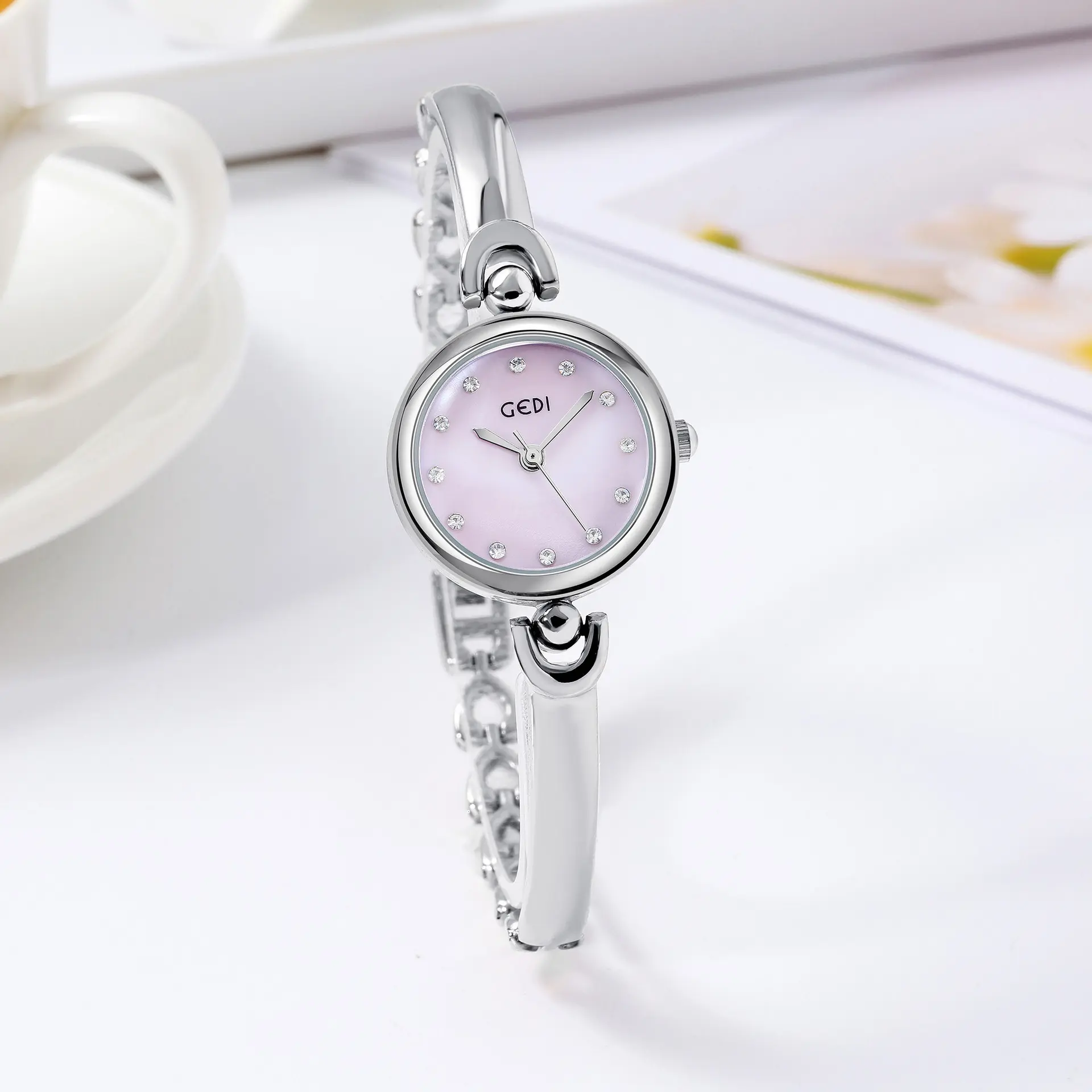 Simple Design Small Exquisite Round Dial Bangle
