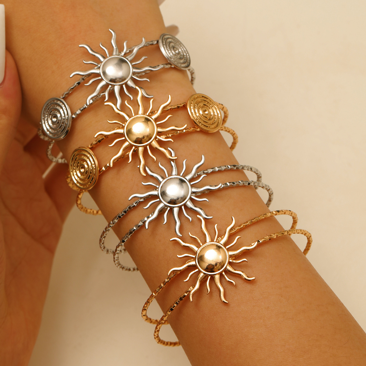 Womens Starfish And Conch Shell Sun-Open Bracelet