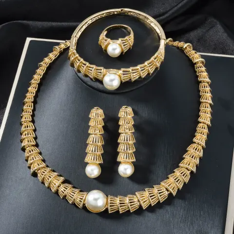 Vintage Jewelry Gold Hollow-Out Pearl Four-Piece Set