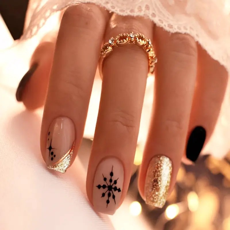Gold-Powder Christmas Snowflake Wearable Nail Tips