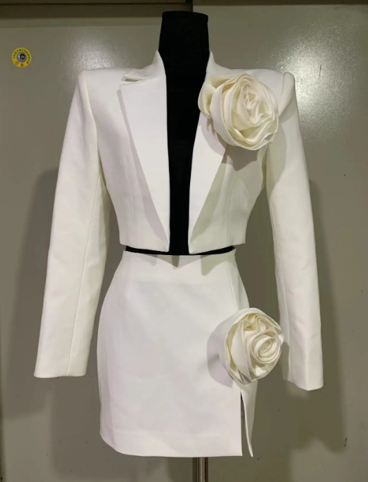 Autumn New High-grade V-neck Three-dimensional Flowers Suit