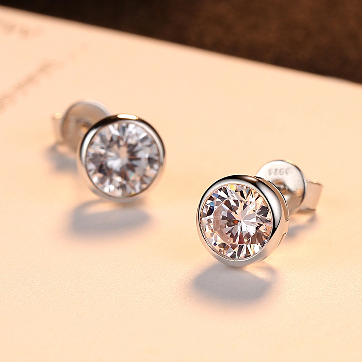 Single Diamond Bezel Setting Stud Earrings Plated 18k Platinum Platinum Real Gold Moissanite