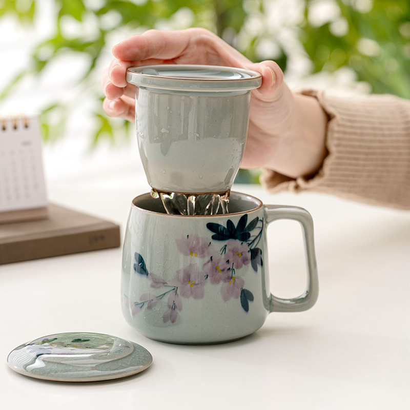 كوب سيراميك مصنوع يدويًا بتصميم بورنيول لشخصية الشاي