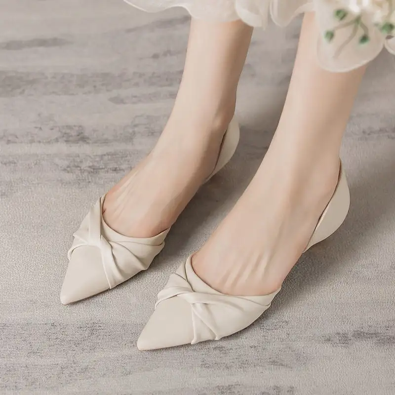 New Low-heeled, Versatile Hollow-out Bow Pumps