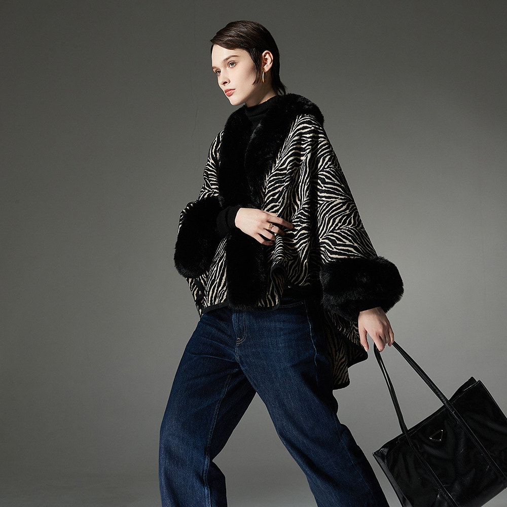 Autumn And Winter Pattern Black Fur Collar Shawl