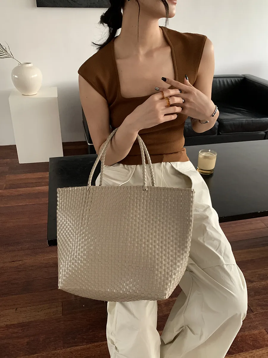 Holiday Shoulder Tote Hand-woven Bag - Beige