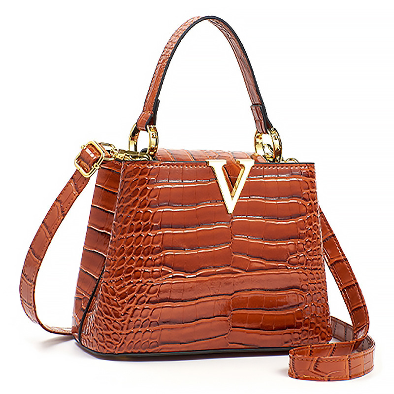 A Minimalist Tote Bag Is A Must-have For Spring And Summer