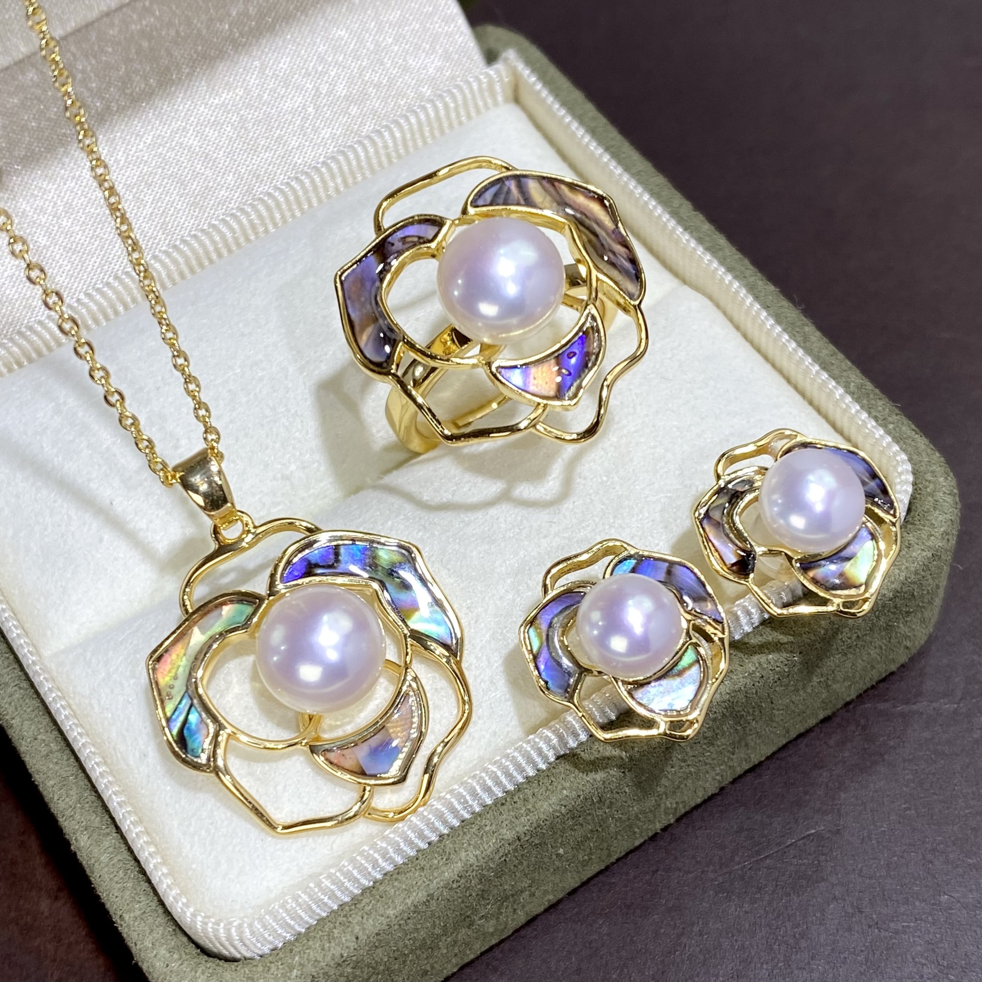 Natural Freshwater Pearl Abalone Shell Three-piece Set