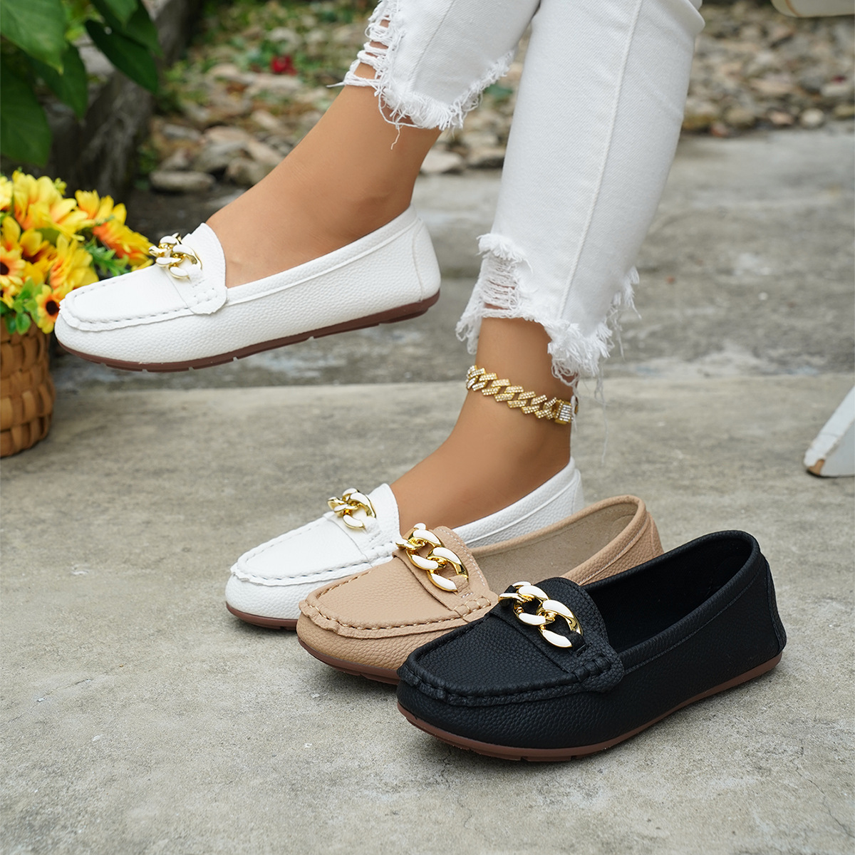 Womens Low-cut Strap-over Flat Shoes With A Chain Detail