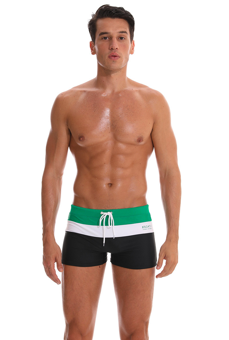 Title 6, Contrasterende strandshort met driekleurige sti...