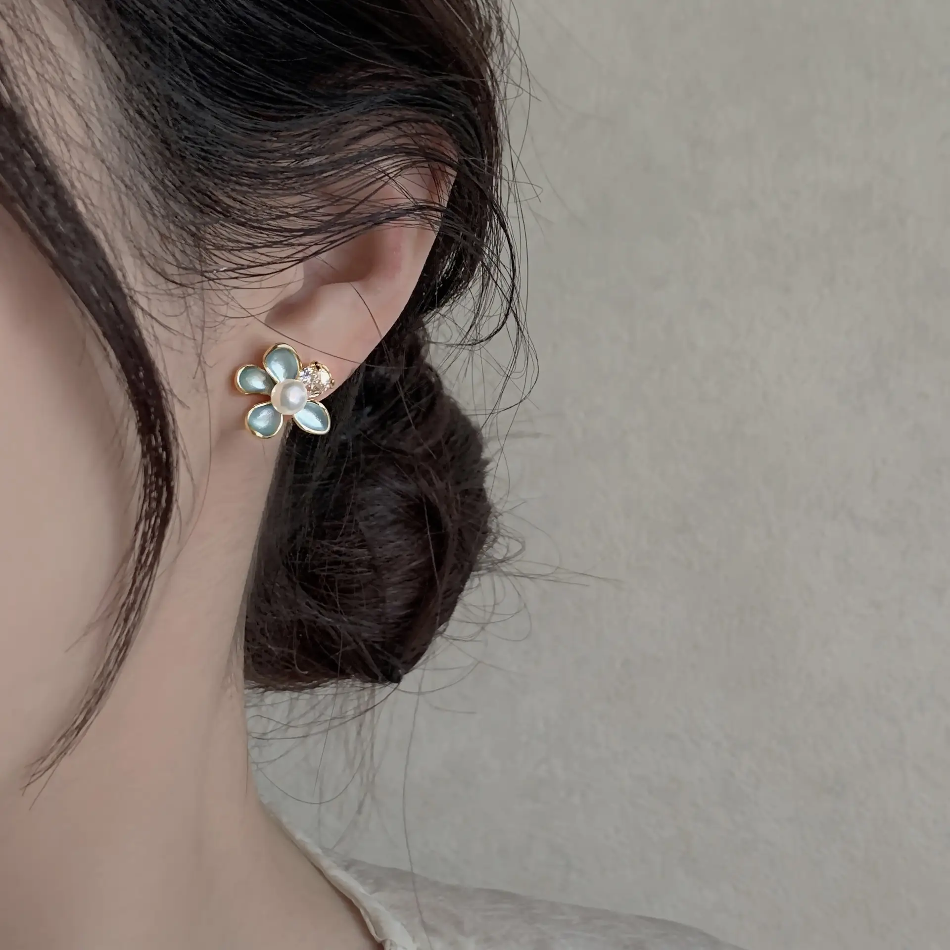 Blue Dripping-Oil Flower Freshwater Pearl Stud Earrings For Women
