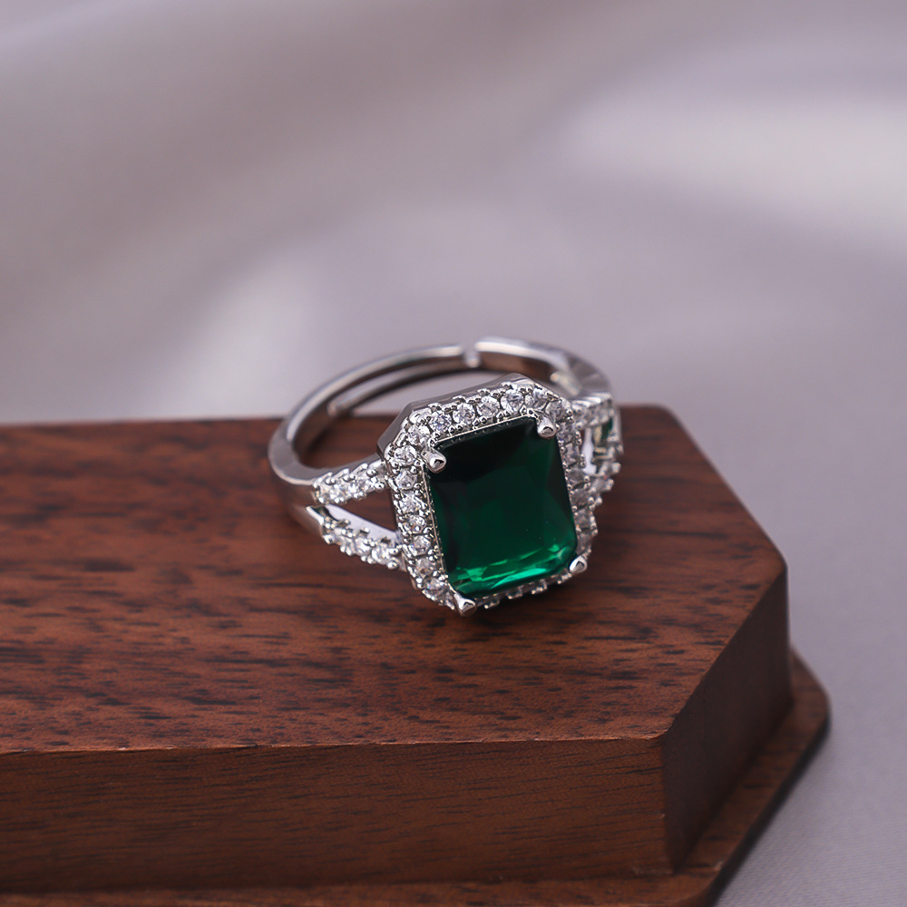 Zircon-studded Sparkling Ring