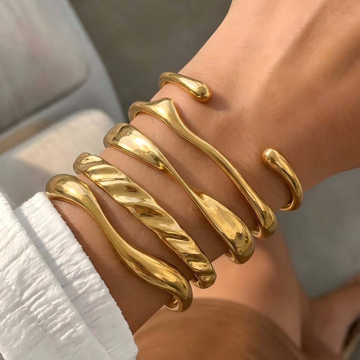 Exaggerated Glossy Hammered-texture Threaded-open Stainless Steel Bracelet