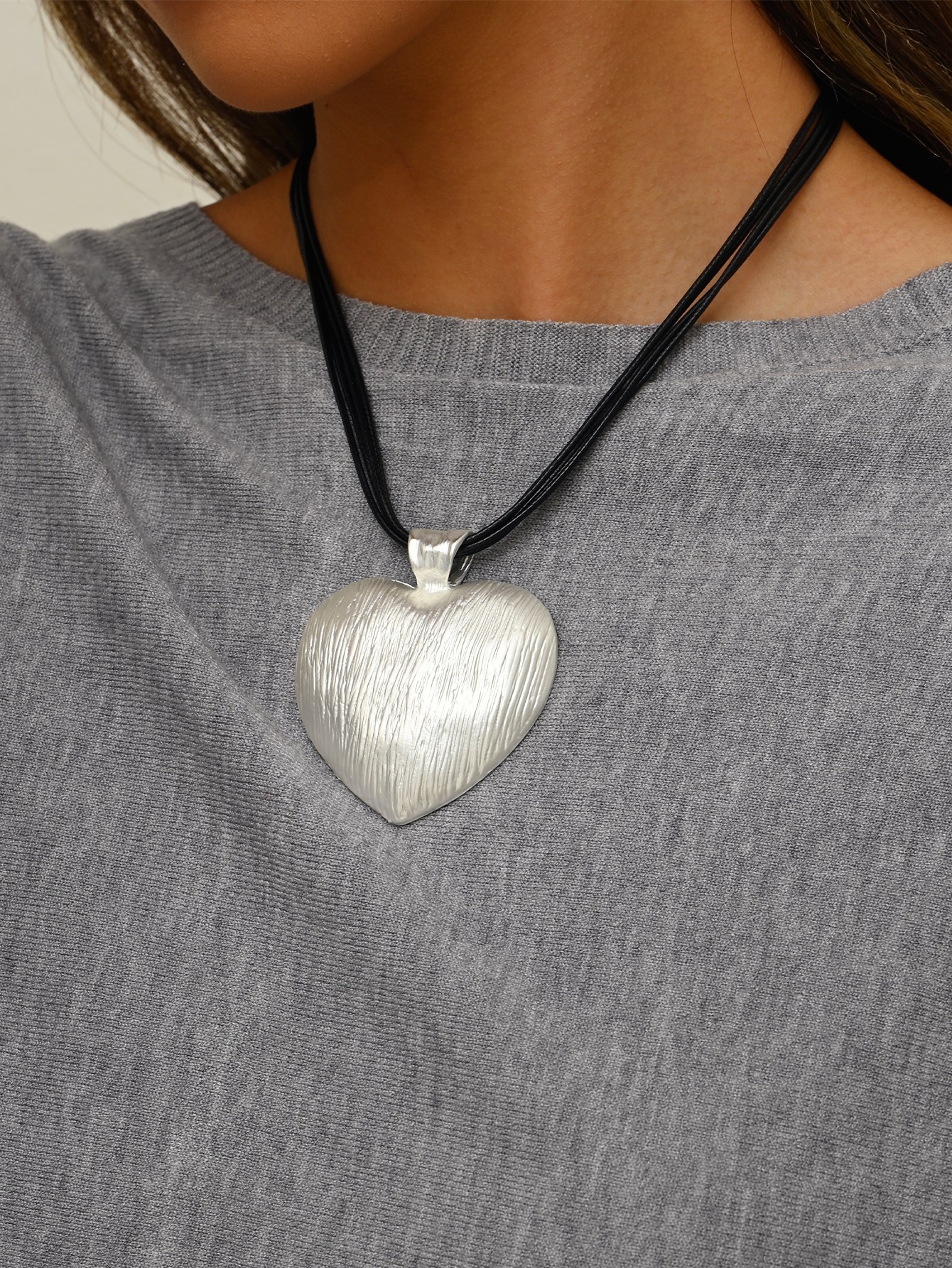 Womens Minimalist Trendy Geometric Hollow-out Heart Clavicle Necklace