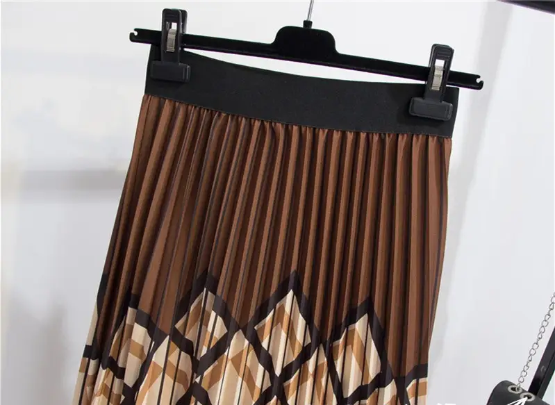 Women's Graceful Geometric Striped Pleated Skirt