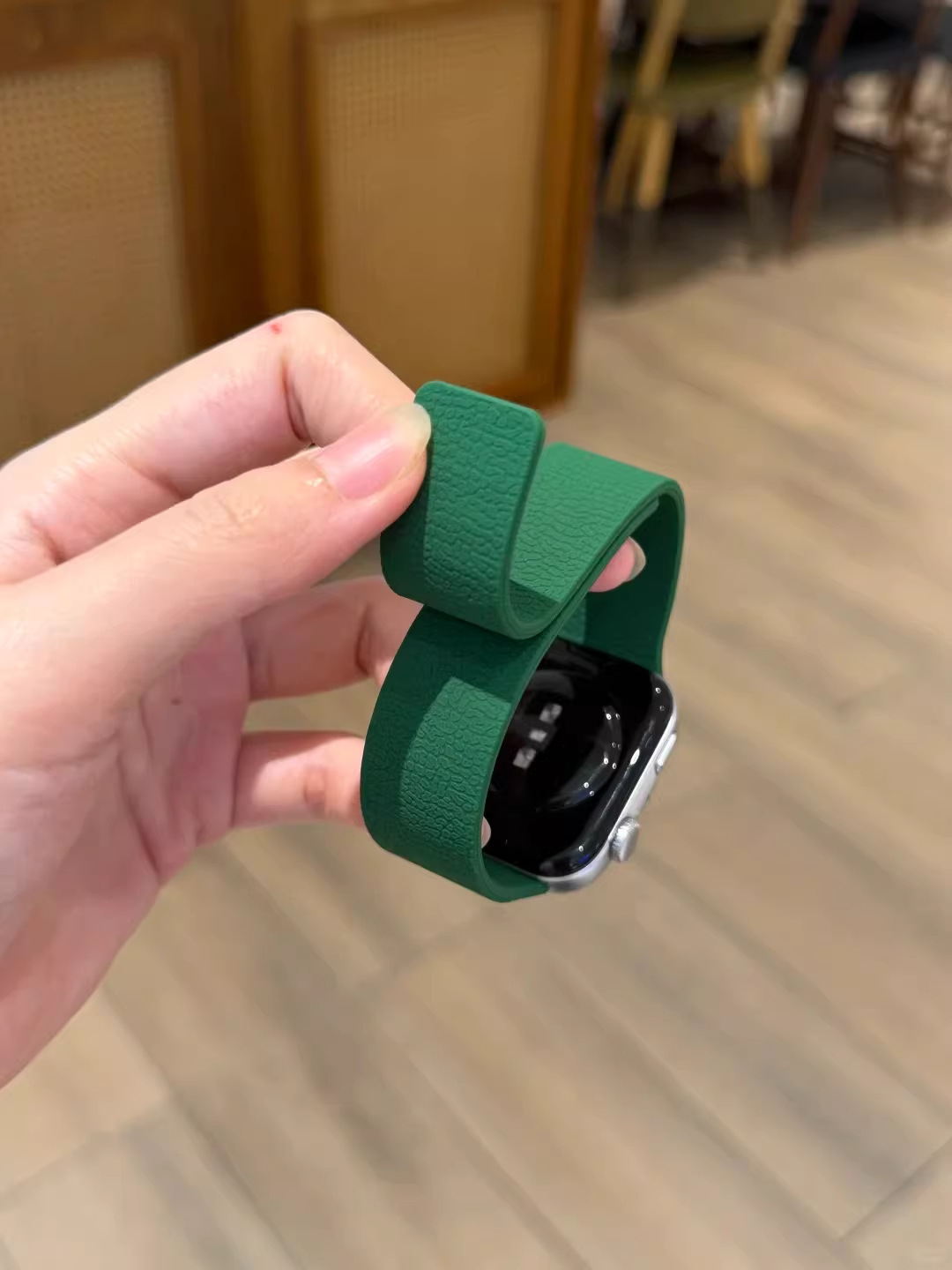 Lychee-pattern New Silicone Magnetic Watch Strap