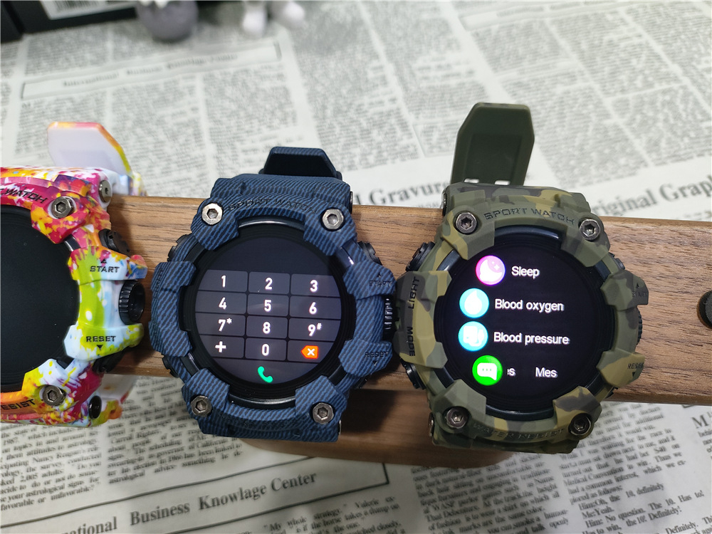 Compass Flash Light 1.32 Inch smartwatch