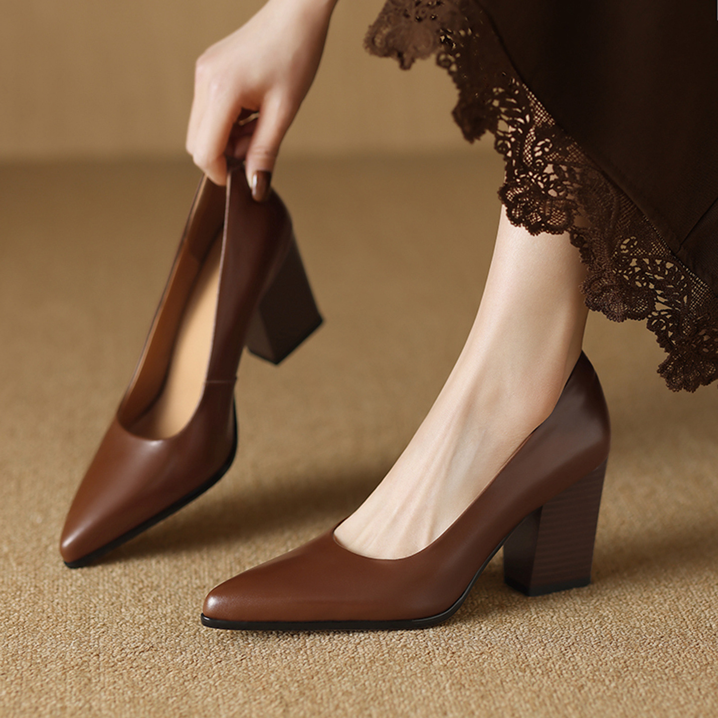 Chunky-heeled Shallow-toe Women's Pumps