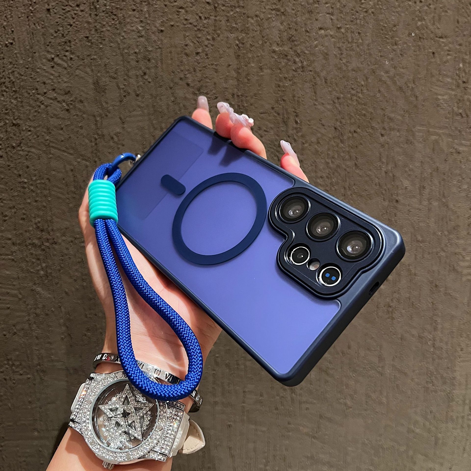 Yadun Sand Strap Magnetic Phone Case
