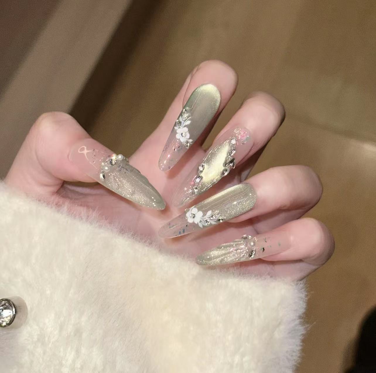 Gradient Cat-eye French Micro-diamond Nail Tips