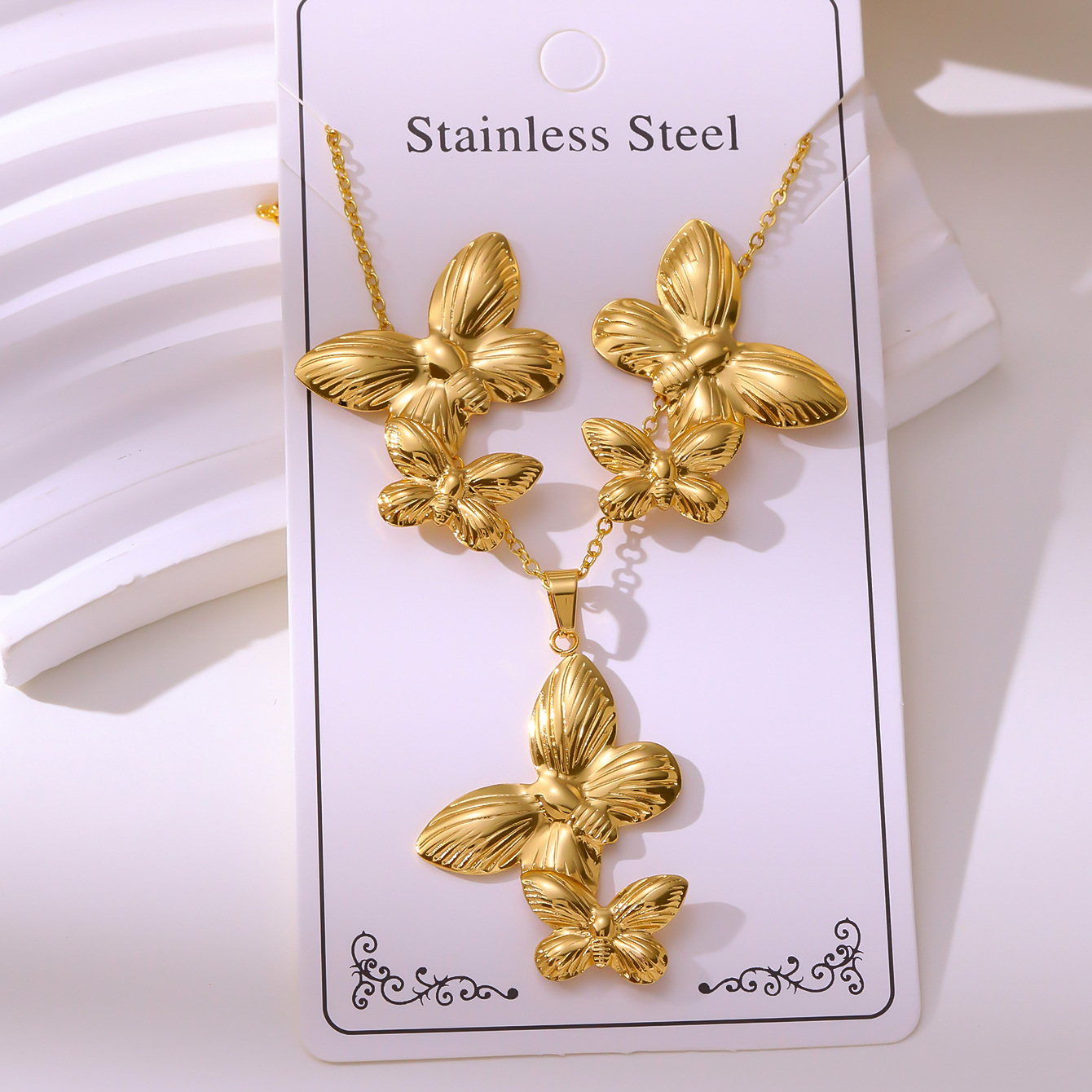 Oil-pressure Set Vintage Palace-style Stud Earrings And Necklace Non-fading Stainless Steel Gold-plated Jewelry