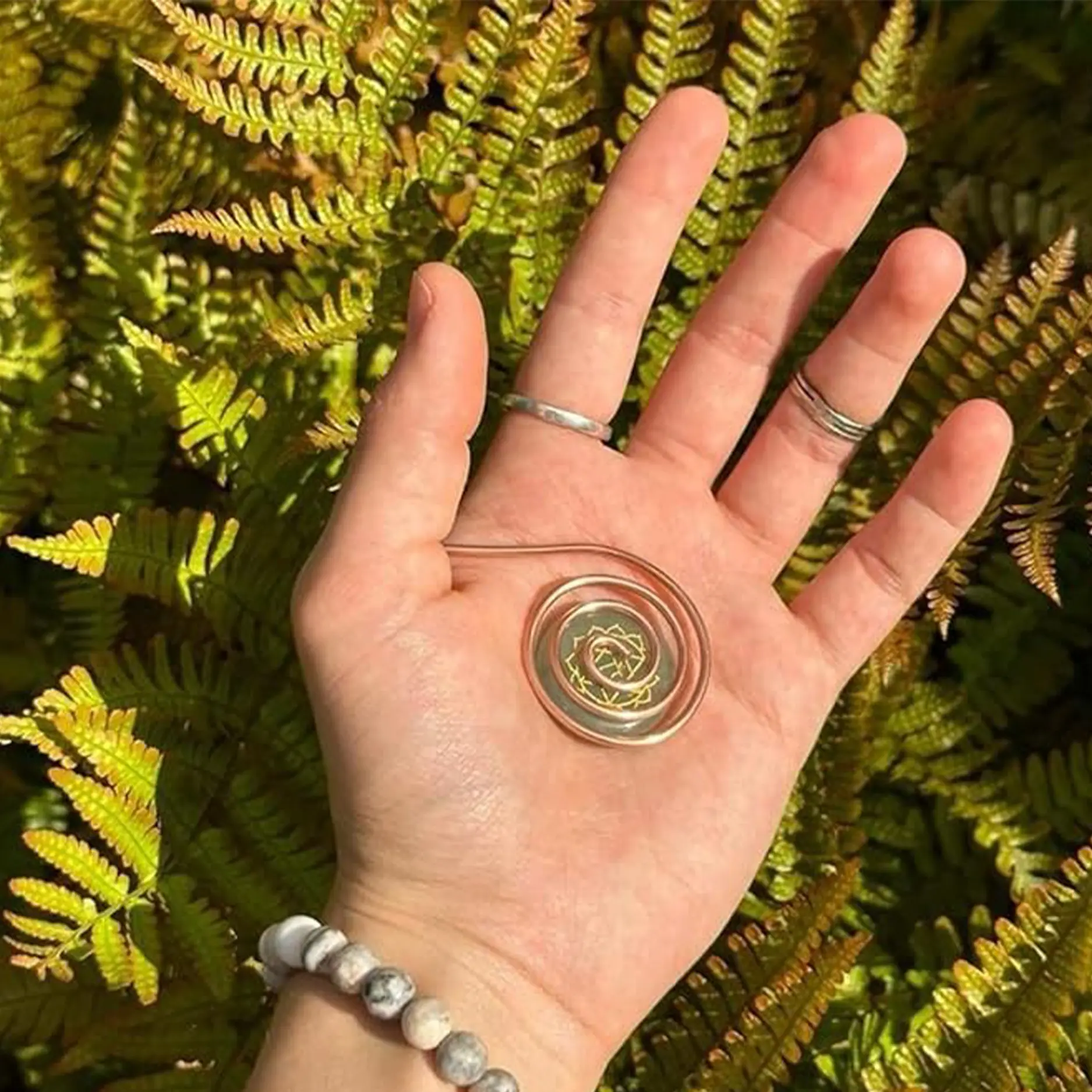 Fashionable Personalized Spiral Palm Ring Earrings