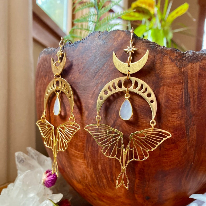 Retro Moths Moon Phase Exaggerated Moonstone Zircon Pendant