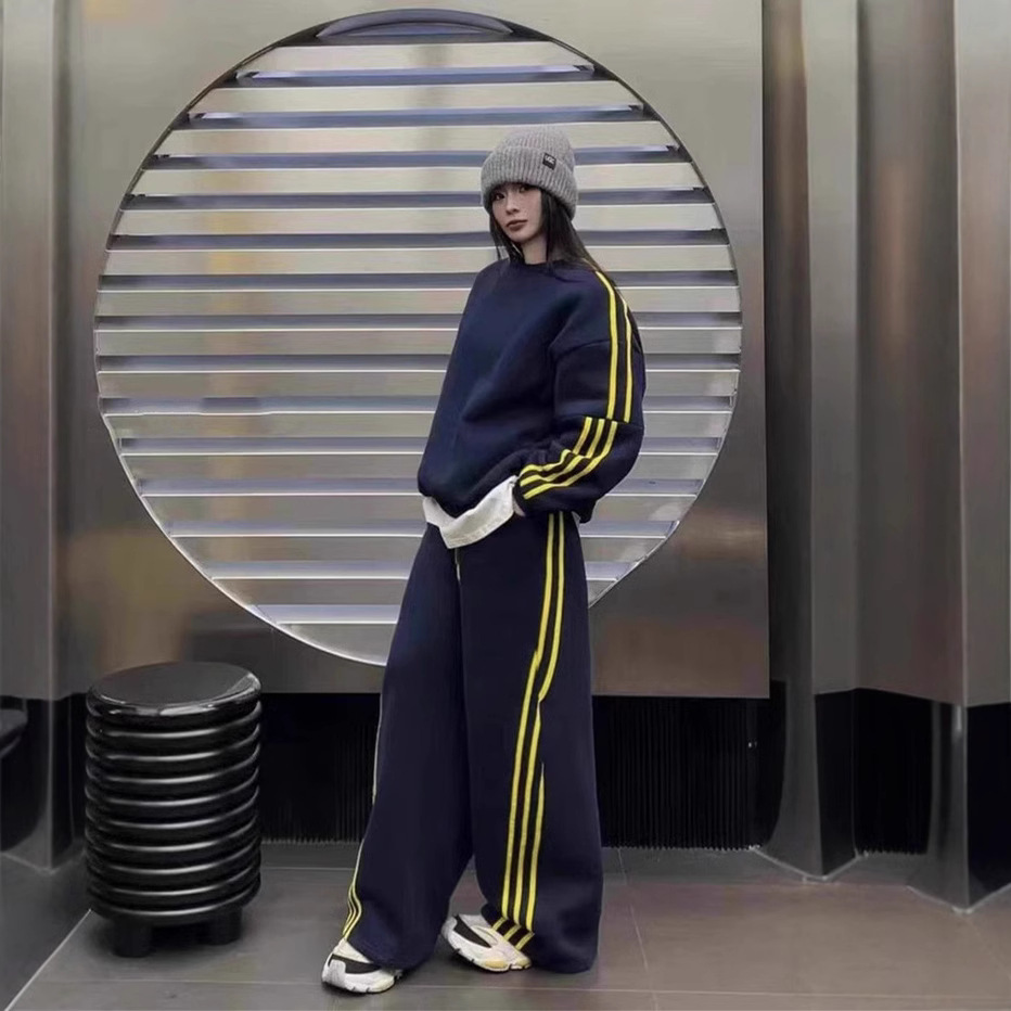 Womens Thickened AutumnWinter Hoodie And Casual Two-Piece Sports Set