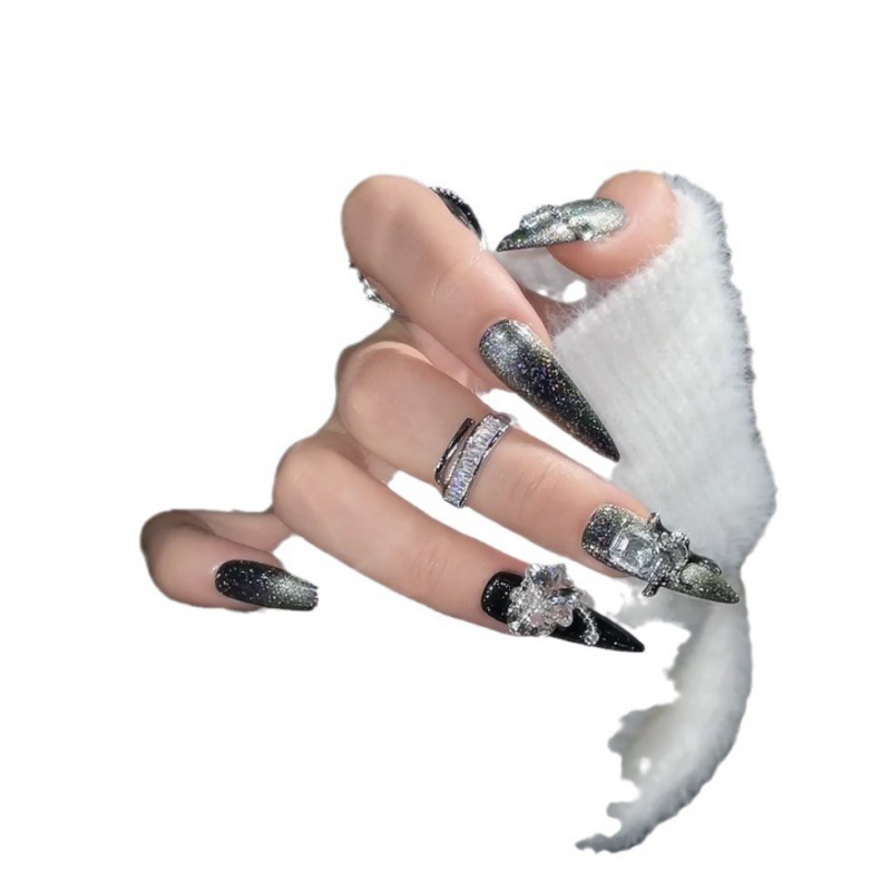 Gothic-style Meixue Handcrafted Nail Art