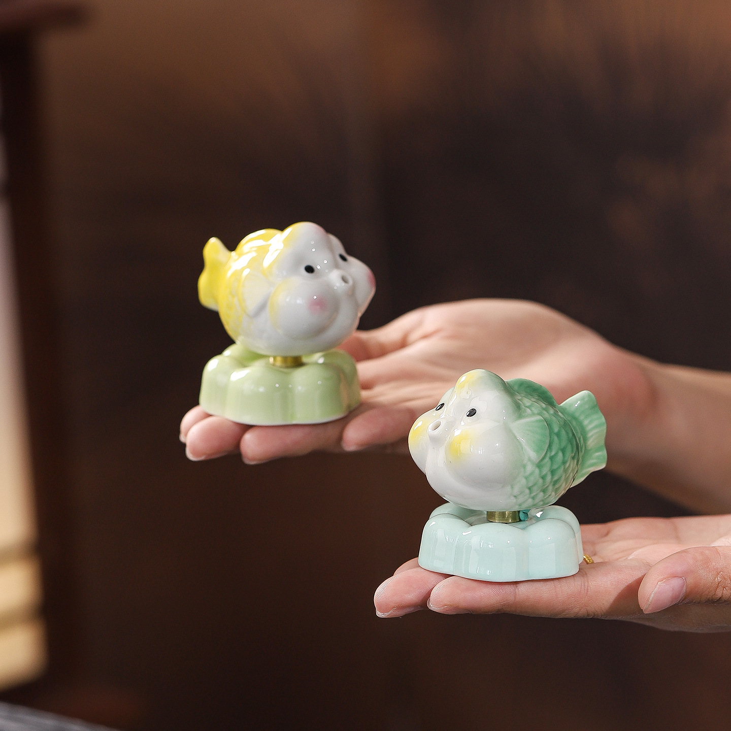 Ceramic Spinning Good Fortune Koi Bubble Fish Tea Pet