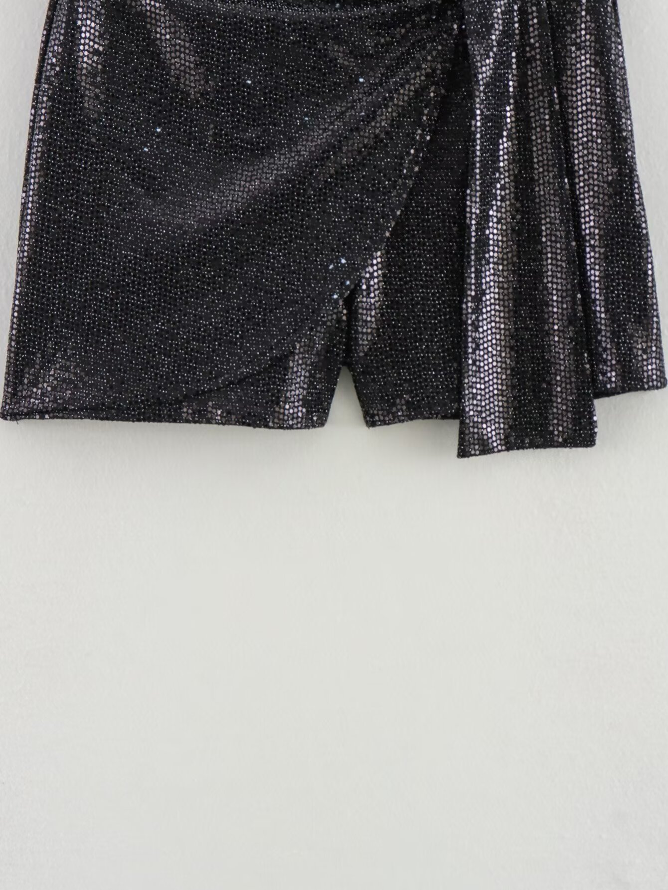 بنطلون كولوتس مزدوج الصدر بلونين متناسق وعصري