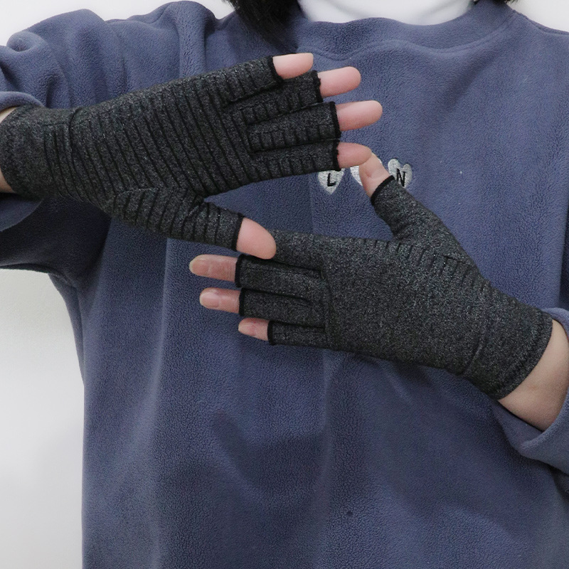 Dispensing Stripe Half-finger Gloves Universal
