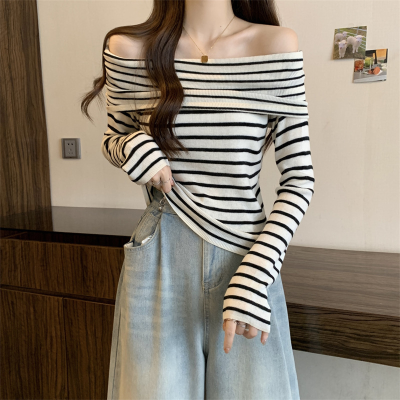 Title 14, Autumn New Off-shoulder Striped Sweater