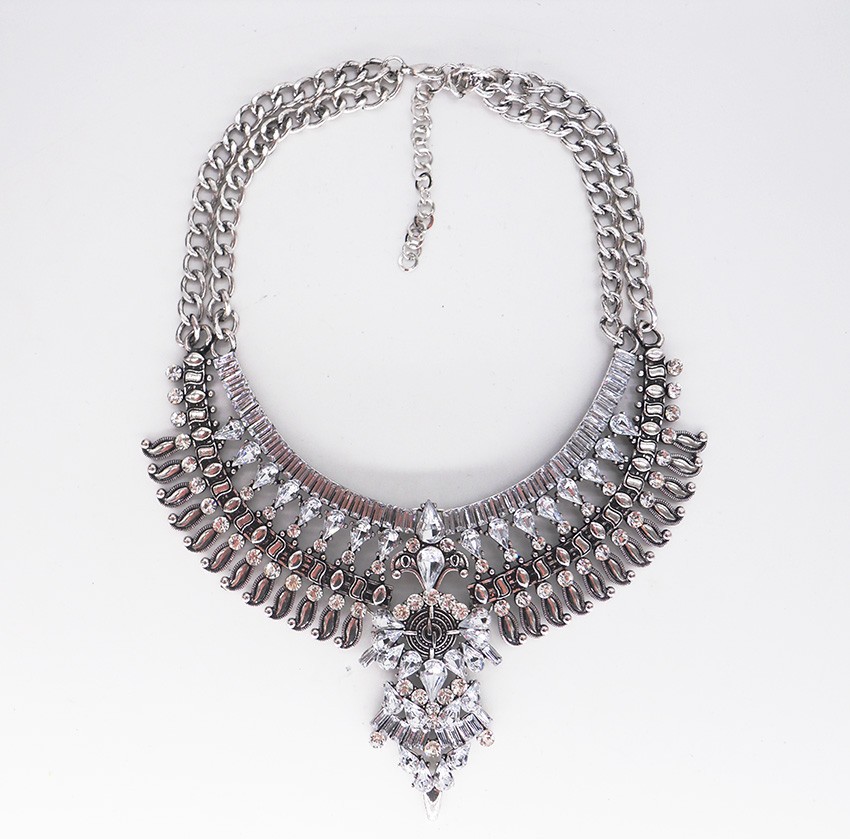 Fashionable Exaggerated Metal Vintage Clavicle Necklace