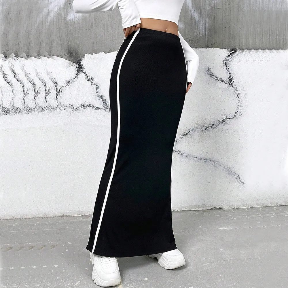 Female Elegant Contrasting Colour Design Half Skirt - Black