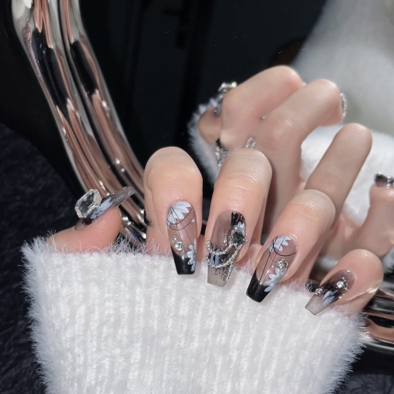 Mysterious Black-themed New Chinese-style Icy-cool Rhinestone Nail Tips For Wear