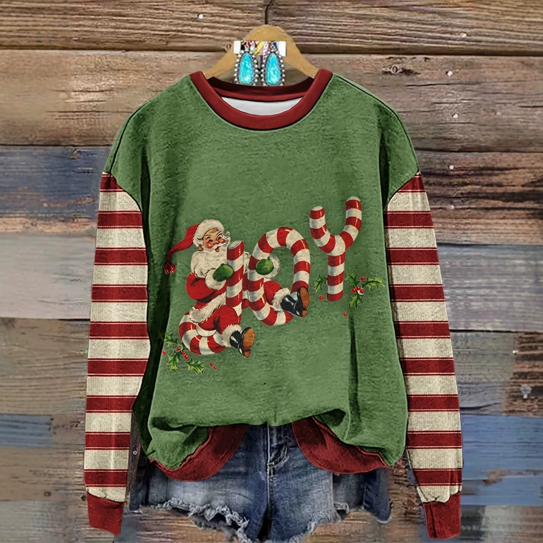 Women's Christmas graphic crew-neck pullover supplier image 1