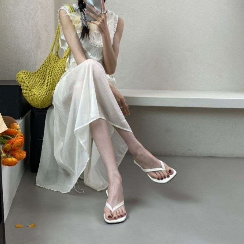 Square-Toe Low-Heeled Sandals, picture 3 of 4